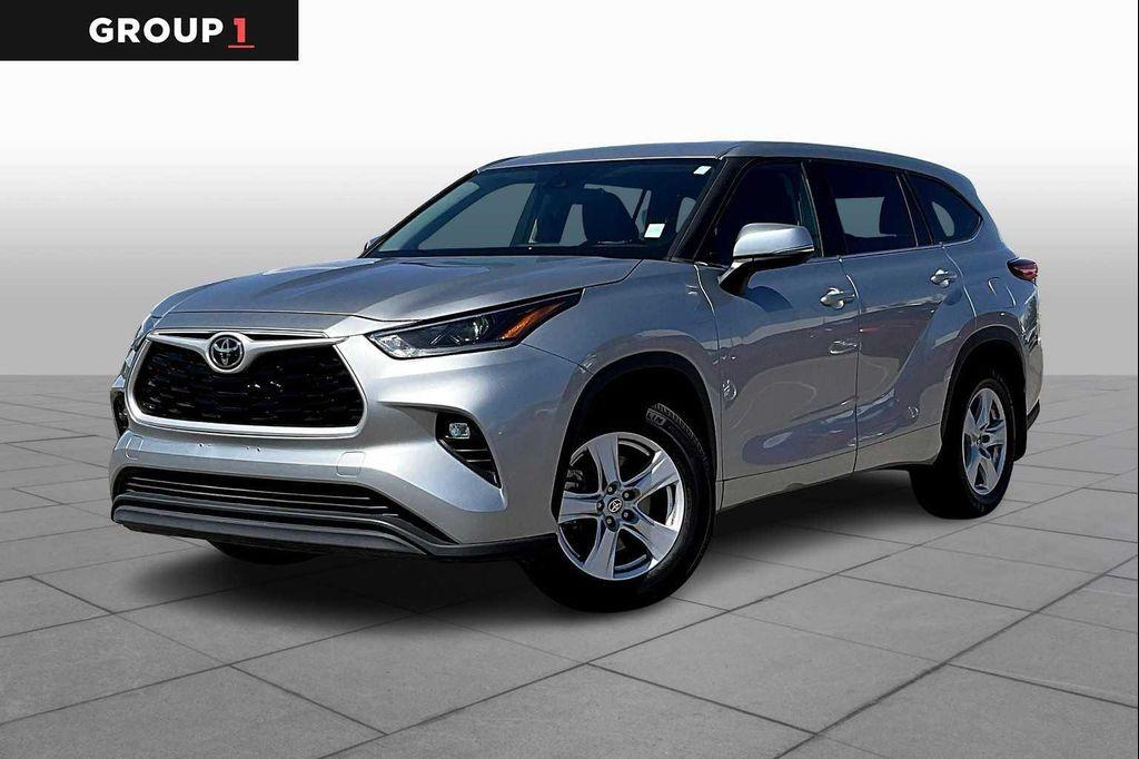 used 2021 Toyota Highlander car, priced at $32,000