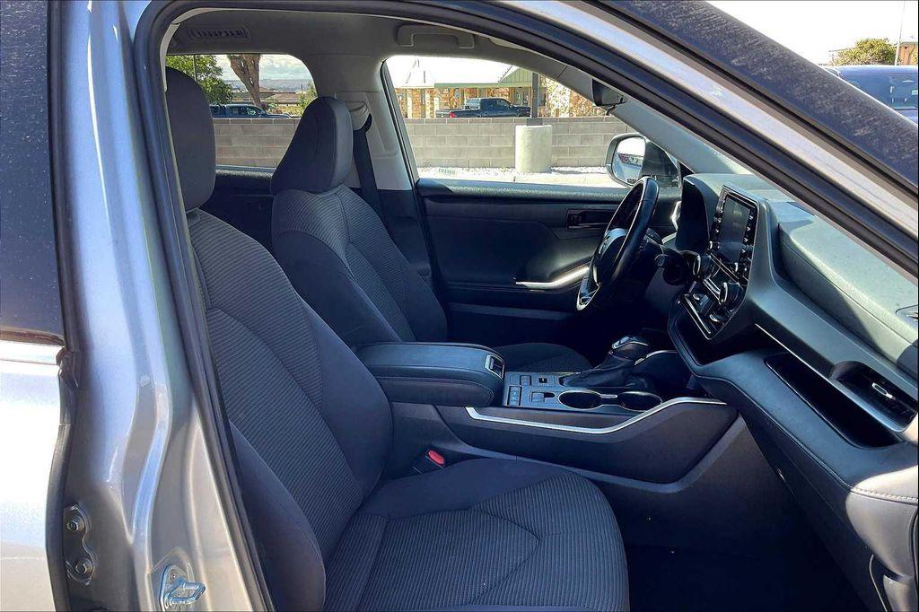 used 2021 Toyota Highlander car, priced at $32,000