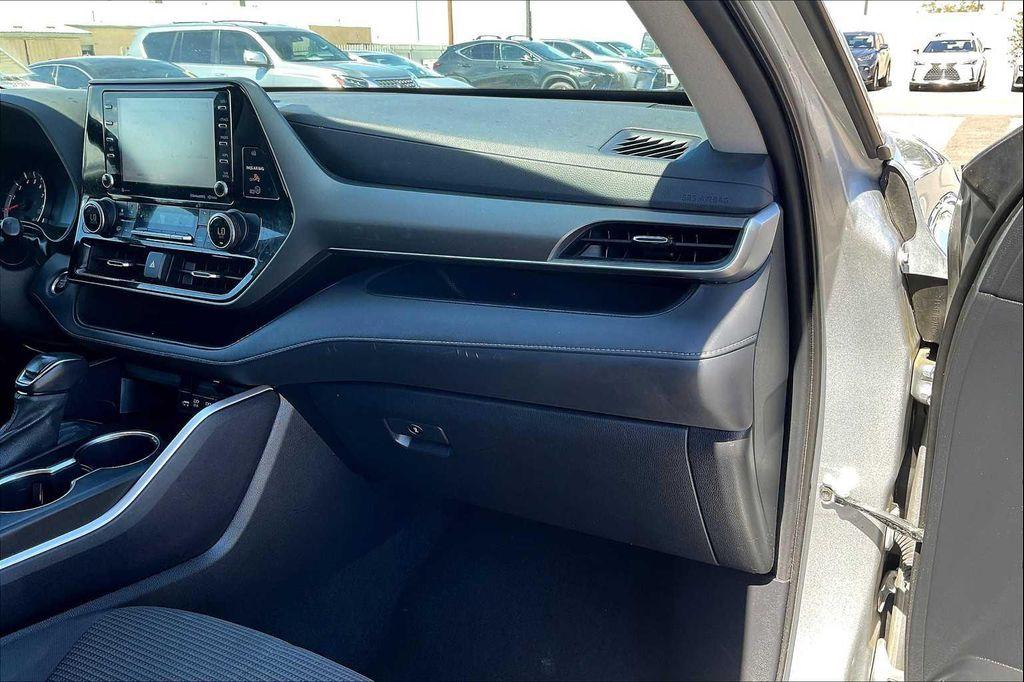 used 2021 Toyota Highlander car, priced at $32,000