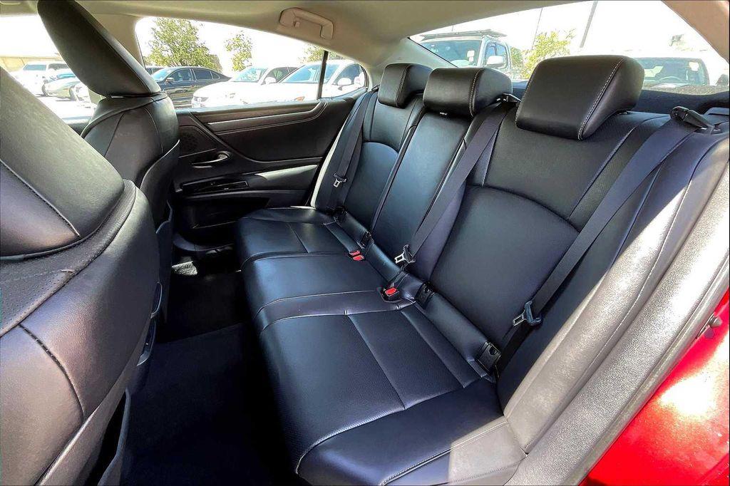 used 2025 Lexus ES 300h car, priced at $44,000