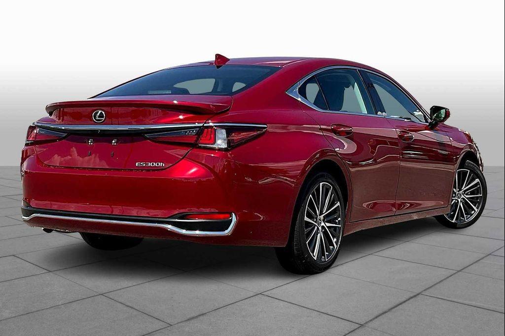 used 2025 Lexus ES 300h car, priced at $44,000