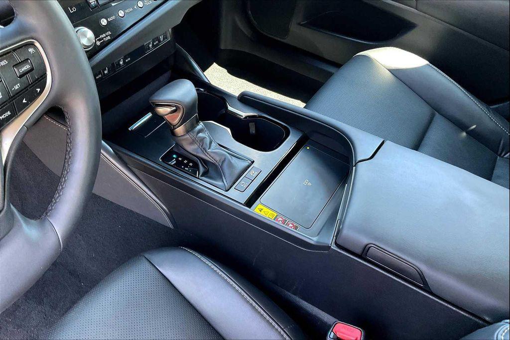 used 2025 Lexus ES 300h car, priced at $44,000