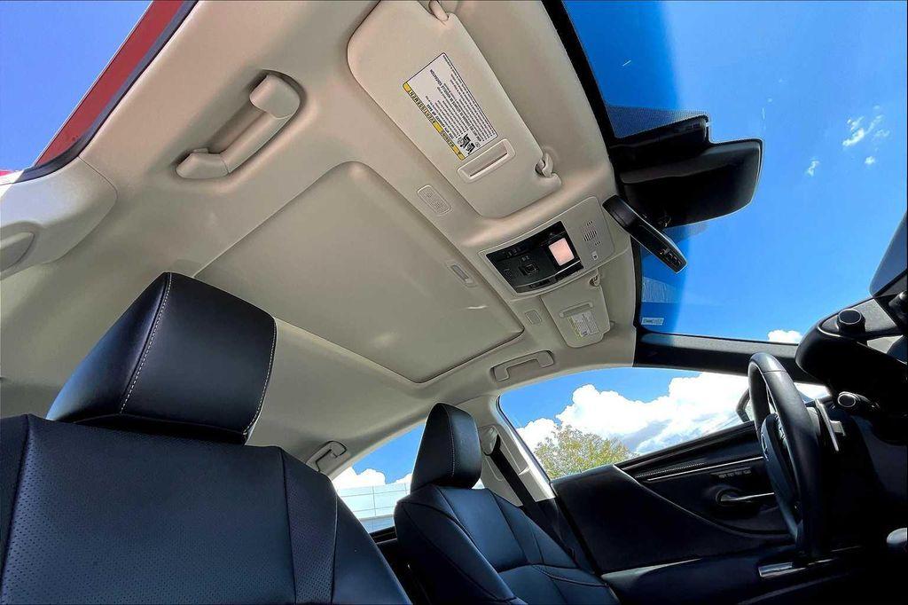 used 2025 Lexus ES 300h car, priced at $44,000