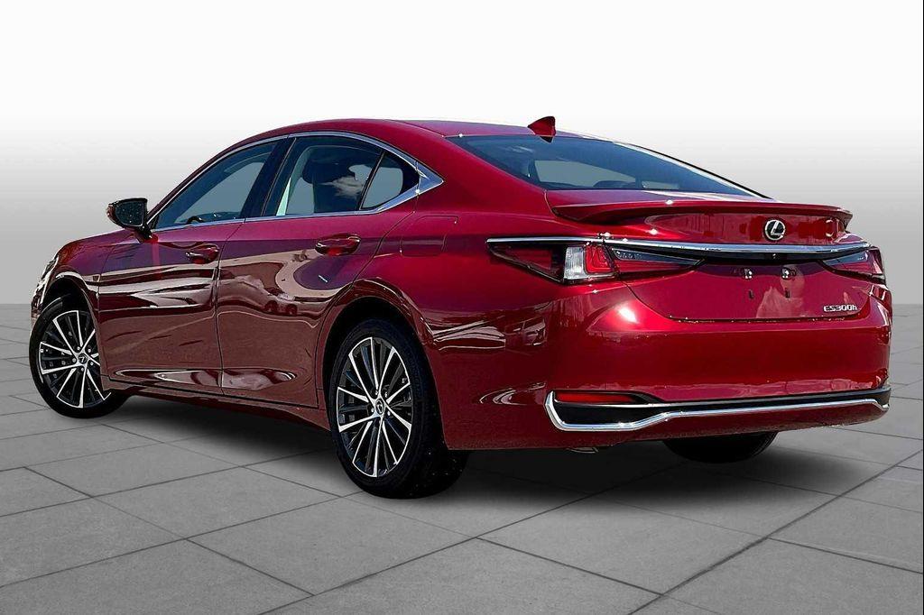 used 2025 Lexus ES 300h car, priced at $44,000