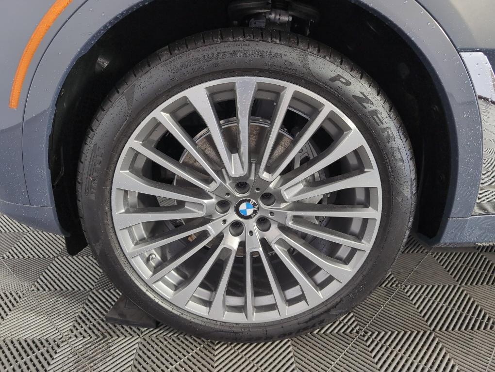 new 2026 BMW X7 car, priced at $93,740