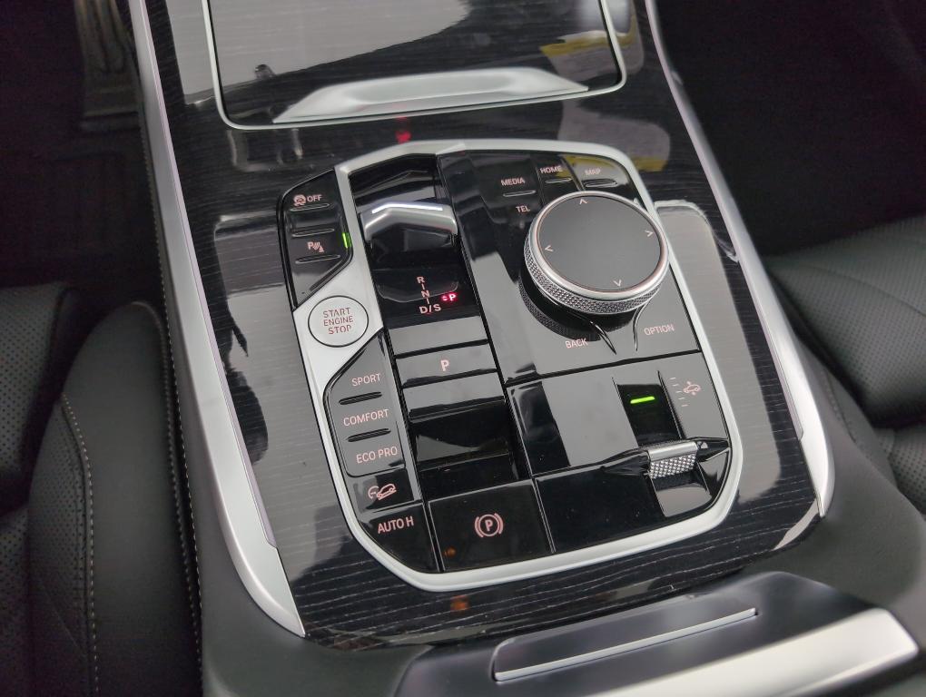 new 2026 BMW X7 car, priced at $90,725