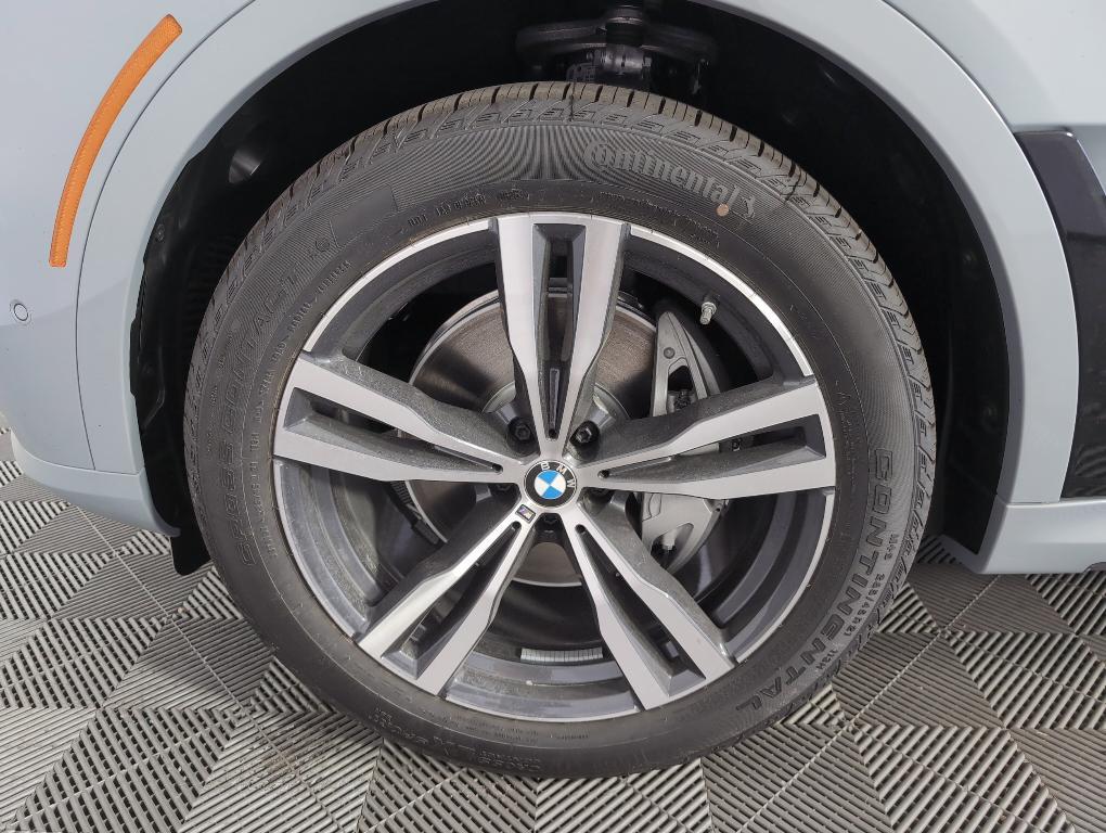 new 2026 BMW X7 car, priced at $90,725