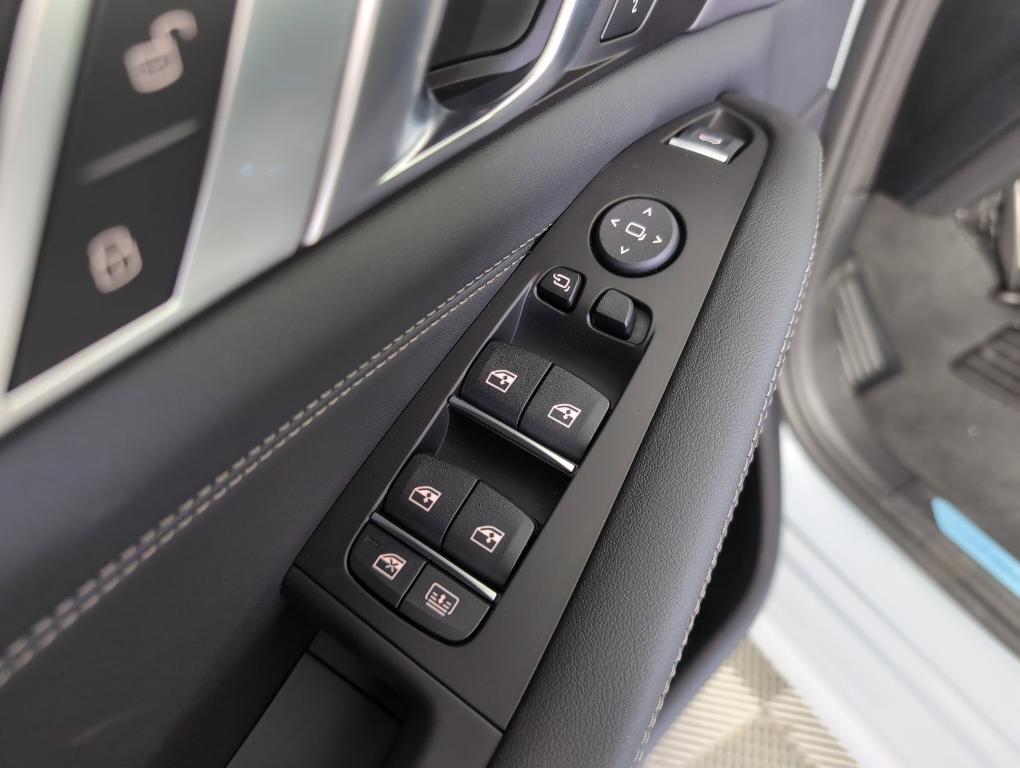 new 2026 BMW X7 car, priced at $90,725