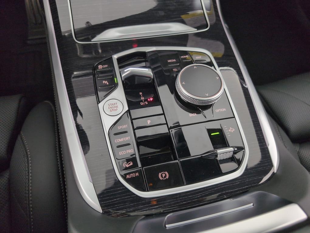 new 2026 BMW X7 car, priced at $90,725