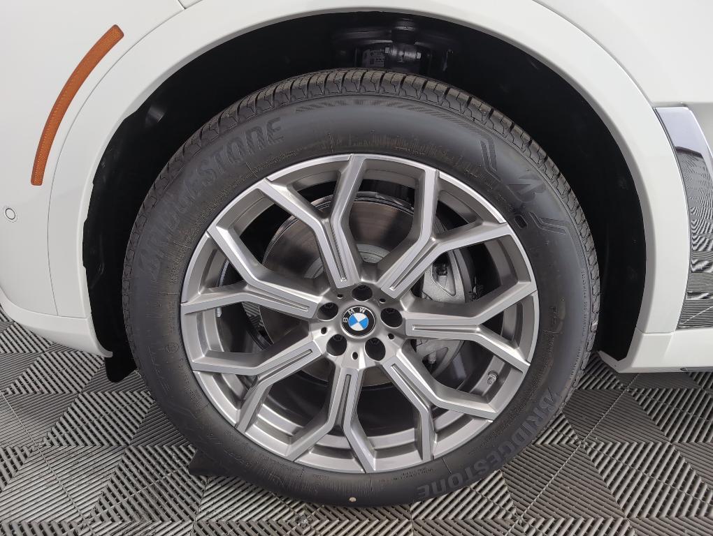 new 2026 BMW X7 car, priced at $89,940