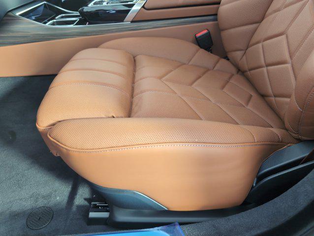 new 2025 BMW 760 car, priced at $132,650