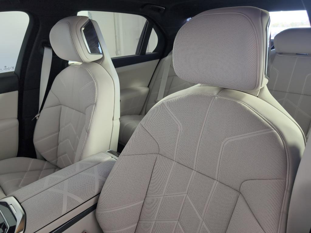 new 2025 BMW i7 car, priced at $111,975