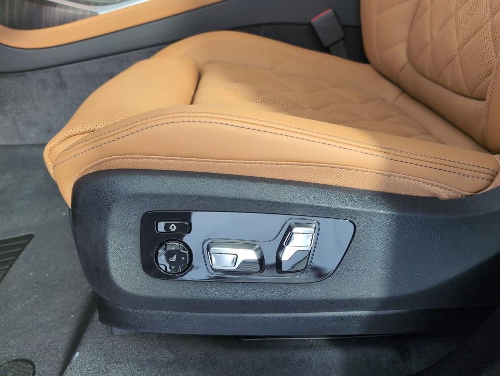 new 2026 BMW X7 car, priced at $96,725