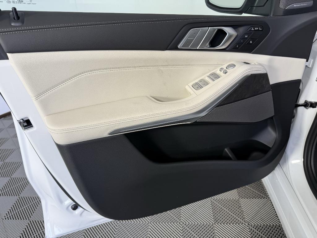 new 2026 BMW X7 car, priced at $97,480