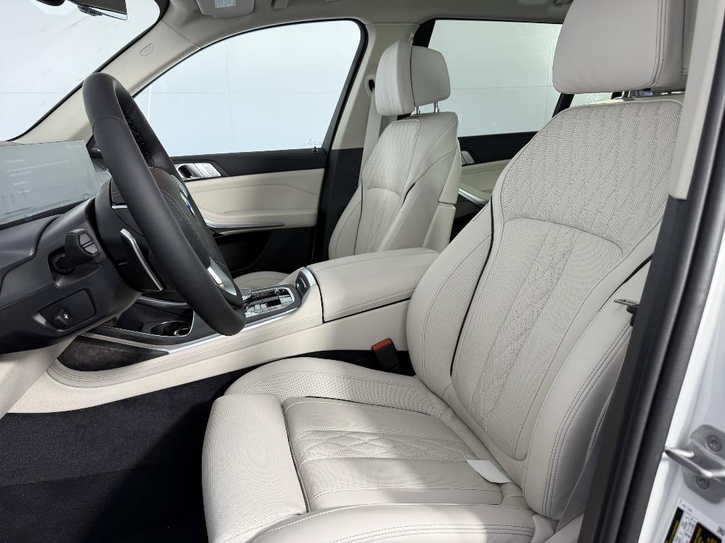 new 2026 BMW X7 car, priced at $97,480