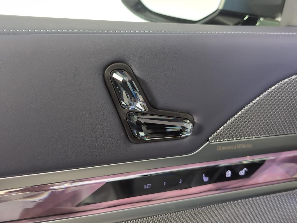 new 2025 BMW 760 car, priced at $138,100
