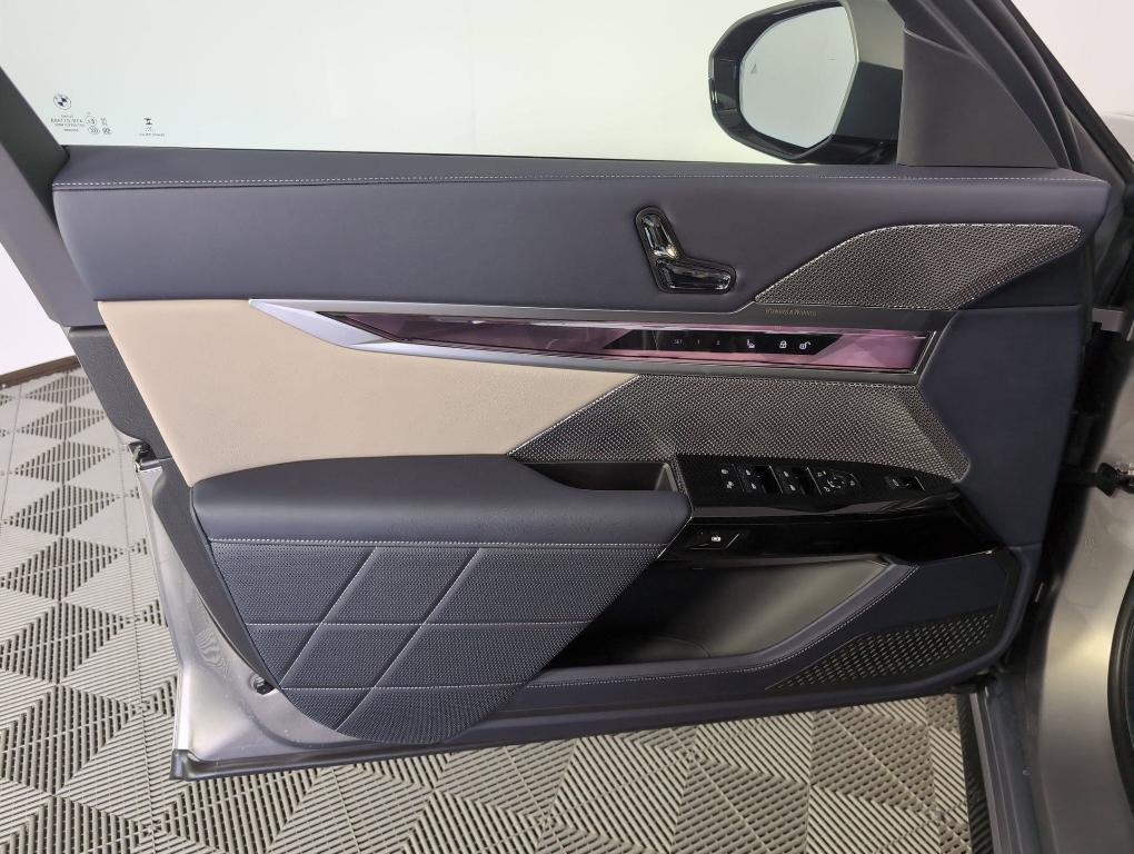 new 2025 BMW 760 car, priced at $138,100