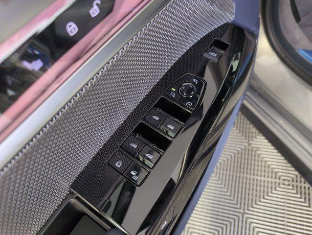 new 2025 BMW 760 car, priced at $138,100