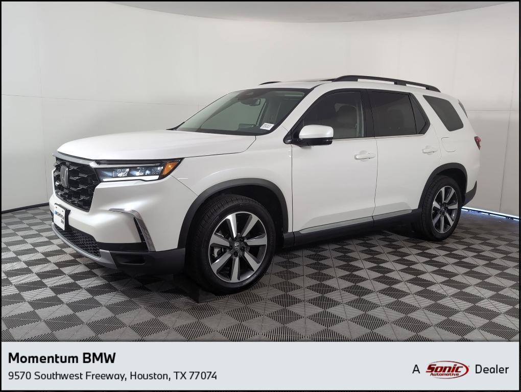 used 2025 Honda Pilot car, priced at $41,999
