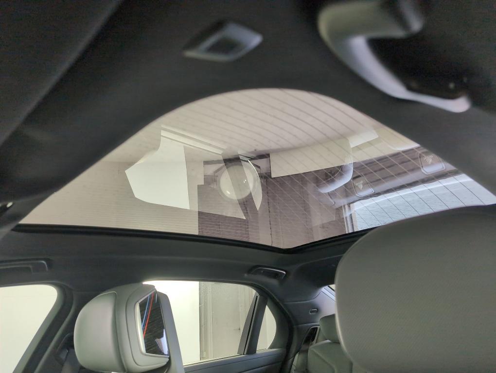 new 2025 BMW 760 car, priced at $137,650