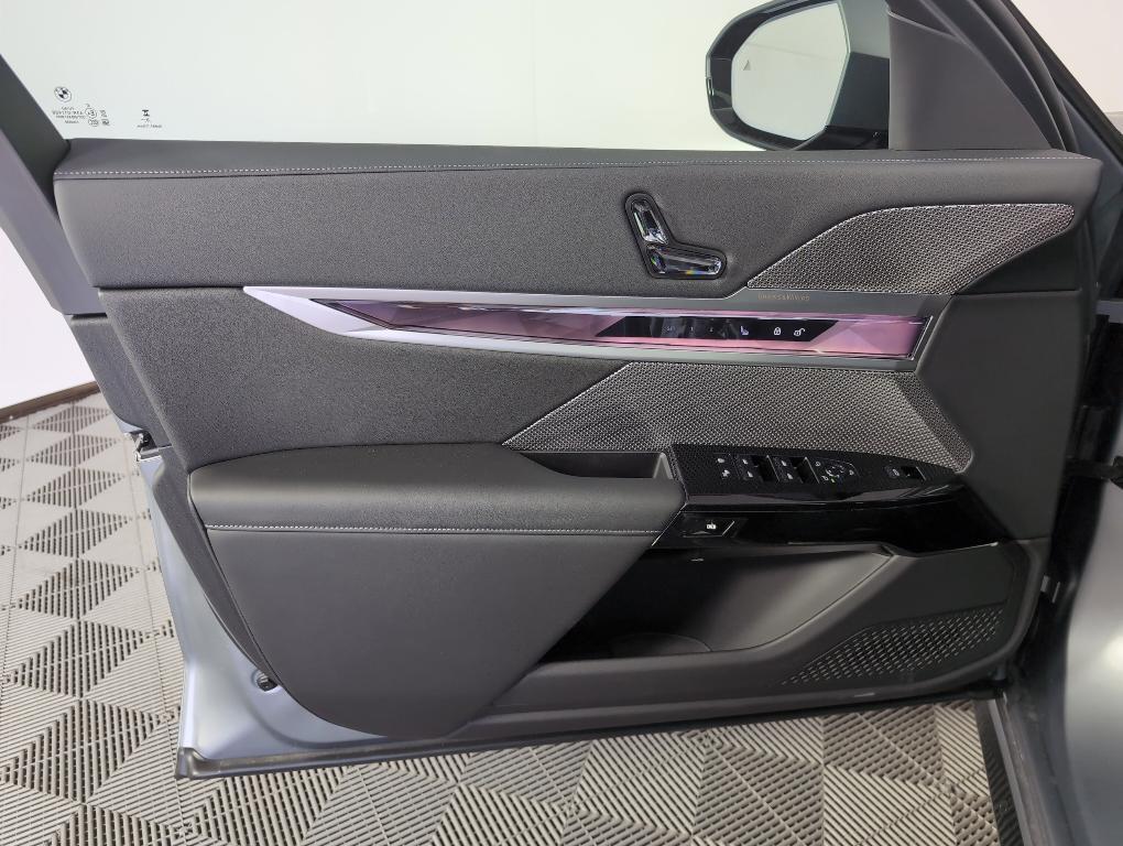 new 2025 BMW 760 car, priced at $137,650