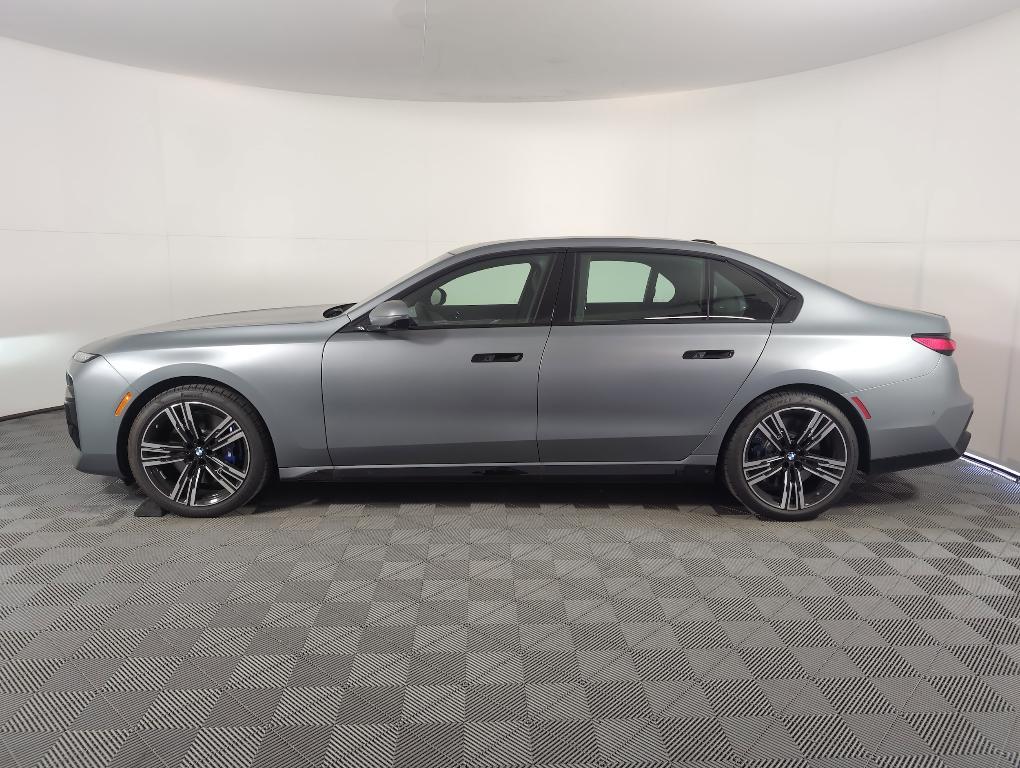 new 2025 BMW 760 car, priced at $137,650