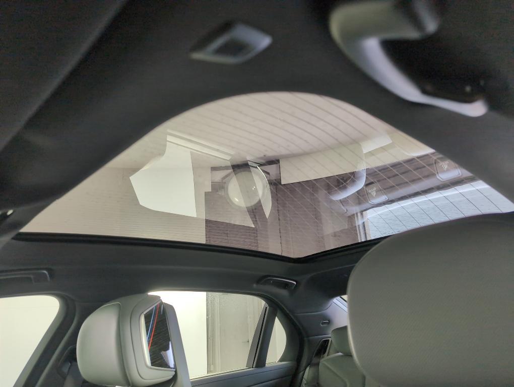 new 2025 BMW 760 car, priced at $137,650