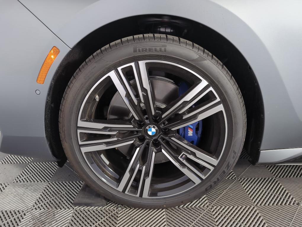 new 2025 BMW 760 car, priced at $137,650