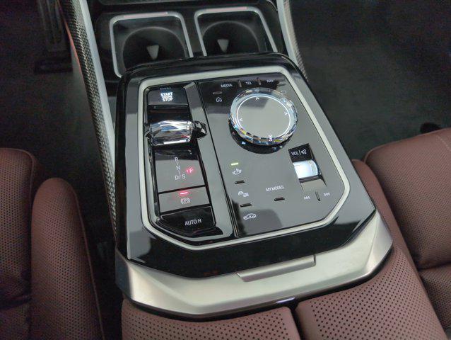 new 2025 BMW 760 car, priced at $137,925