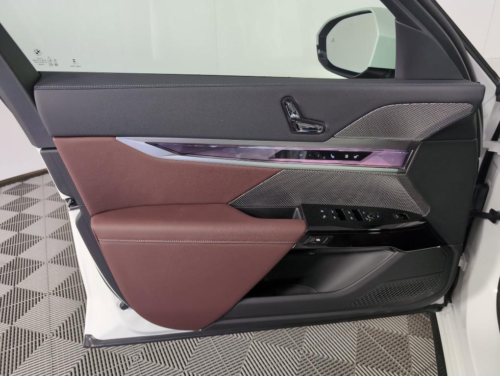 new 2025 BMW 760 car, priced at $132,475