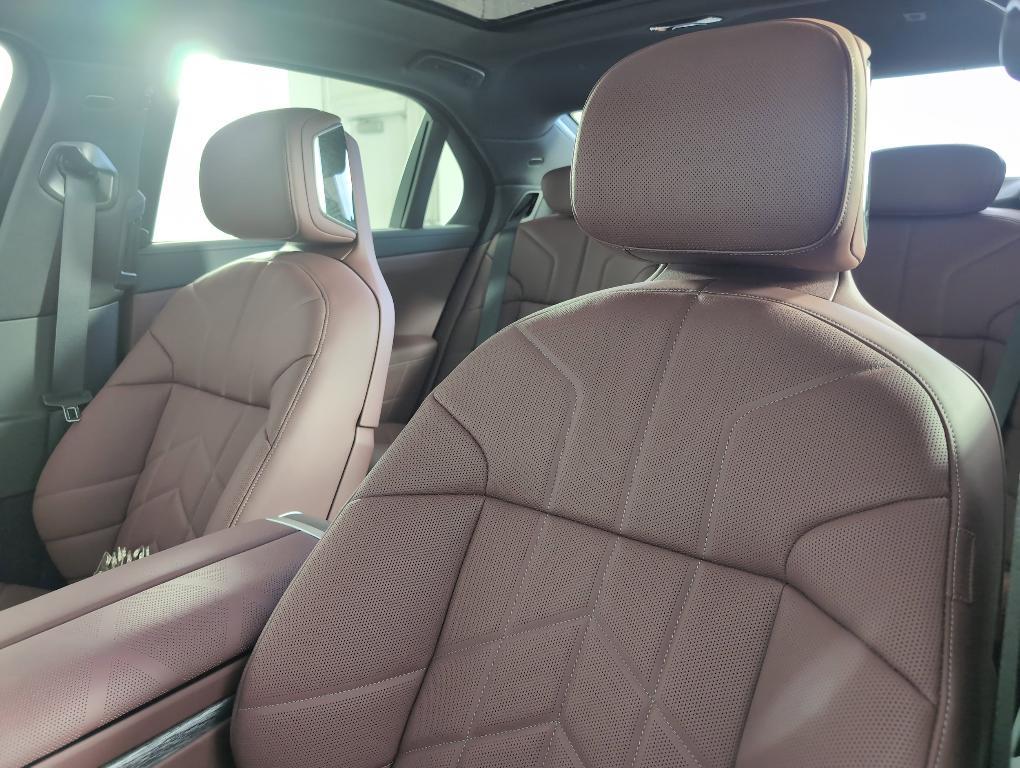 new 2025 BMW 760 car, priced at $132,475
