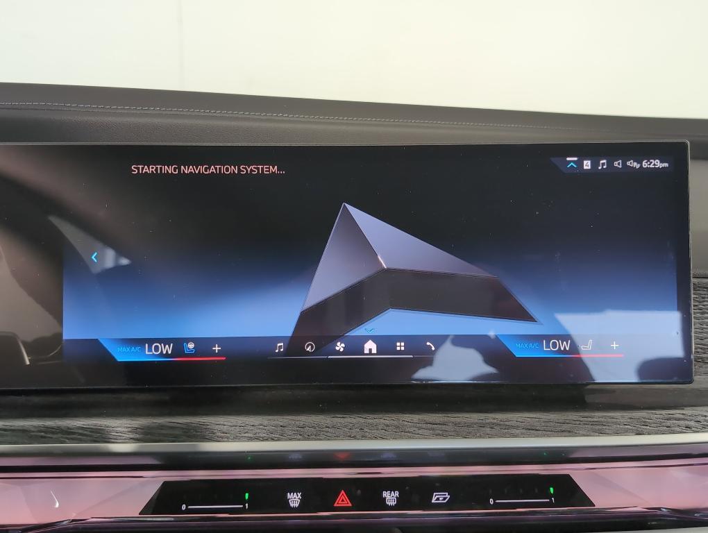 new 2025 BMW 760 car, priced at $132,475