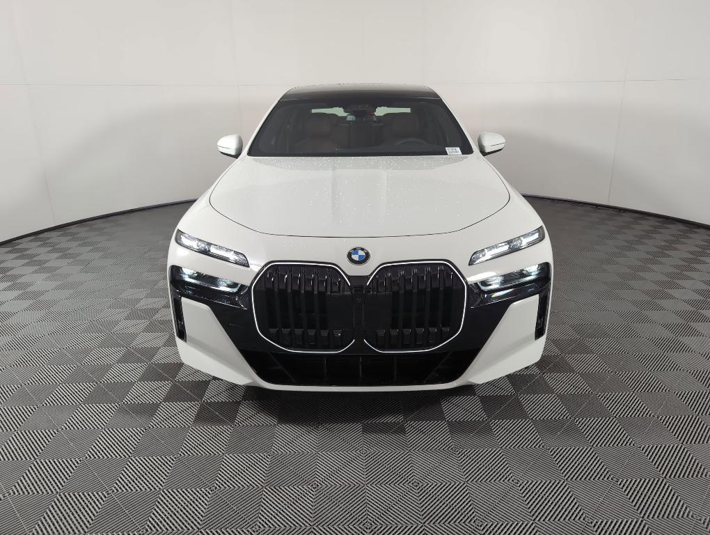 new 2025 BMW 760 car, priced at $132,475