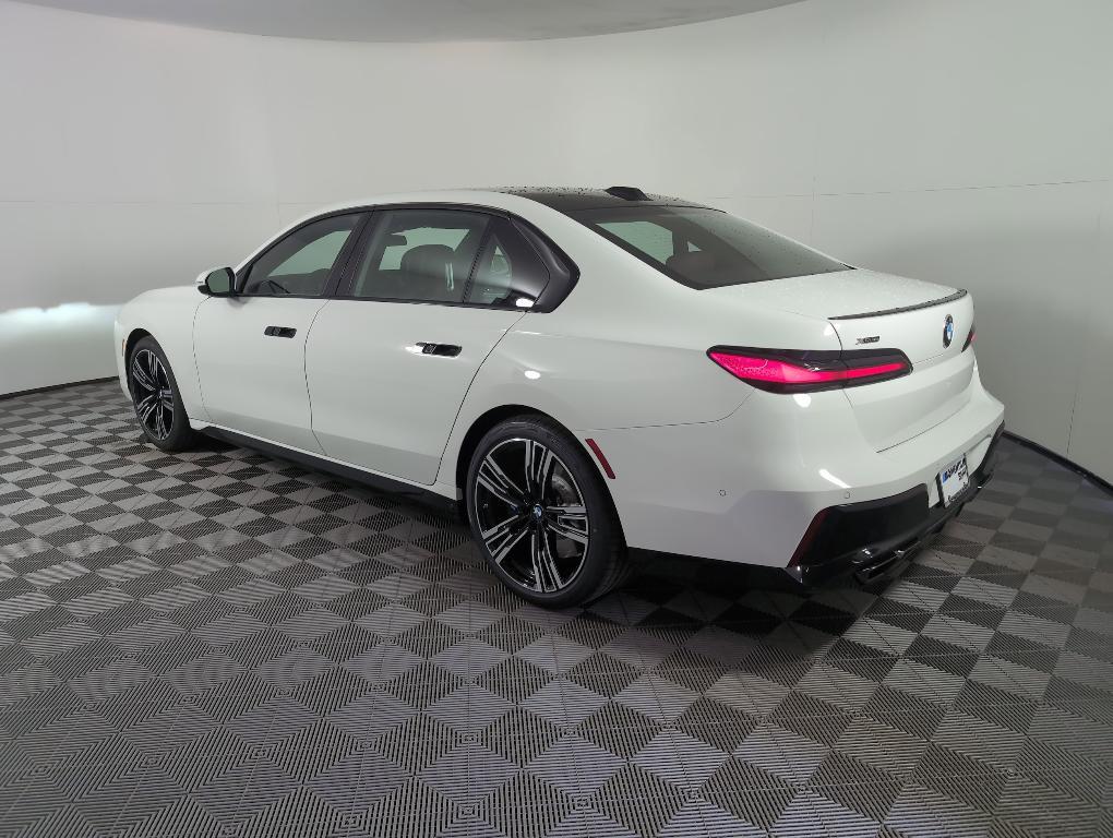 new 2025 BMW 760 car, priced at $132,475