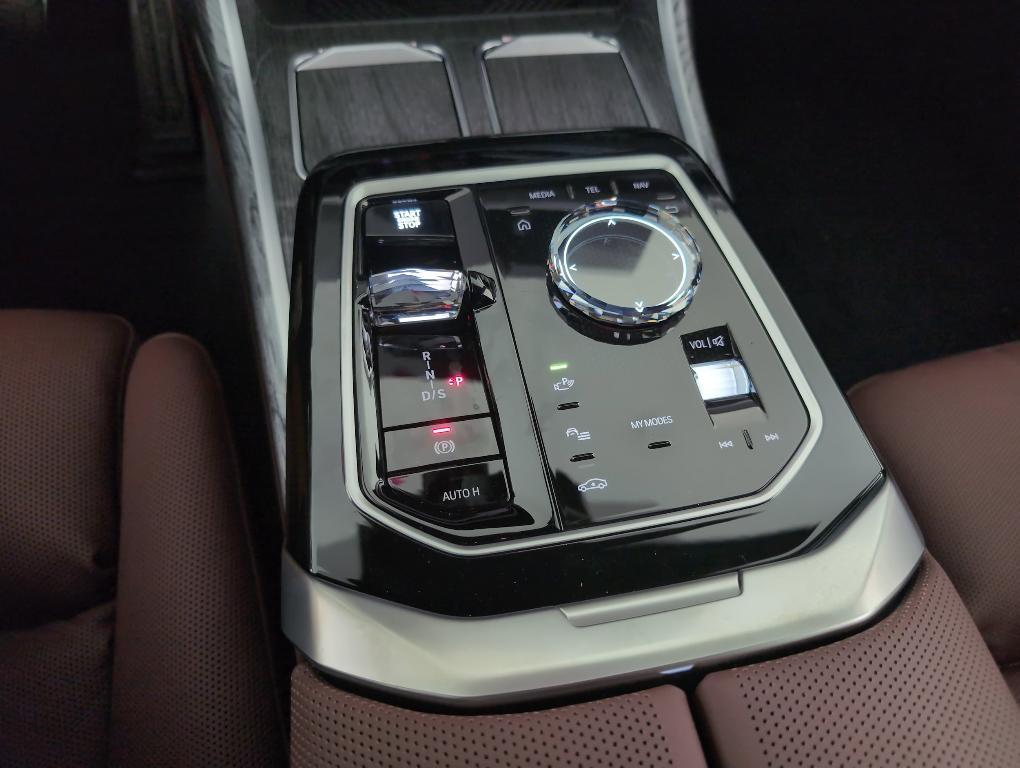 new 2025 BMW 760 car, priced at $132,475