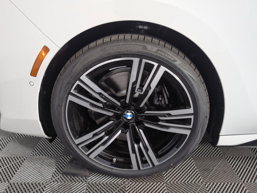 new 2025 BMW 760 car, priced at $132,475