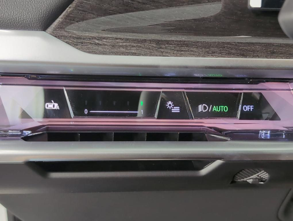 new 2025 BMW 760 car, priced at $132,475