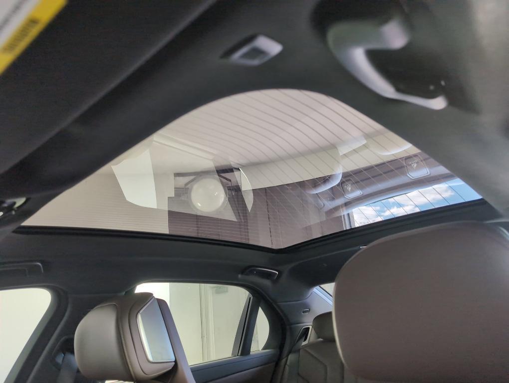 new 2025 BMW 760 car, priced at $132,125
