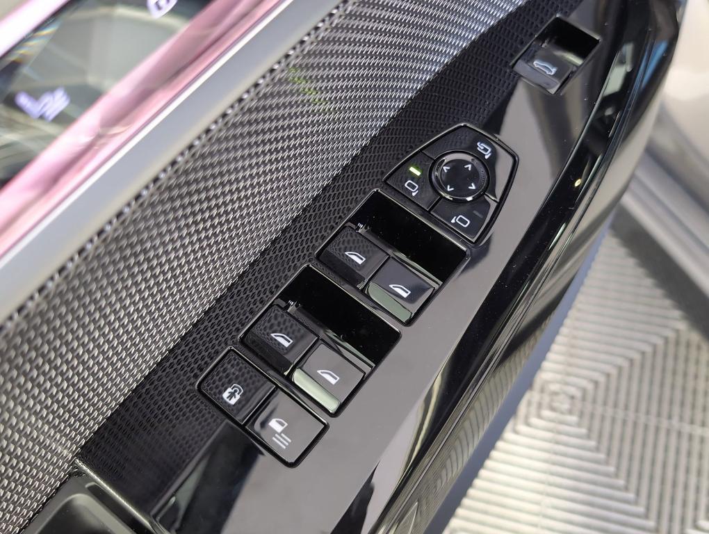 new 2025 BMW 760 car, priced at $132,125