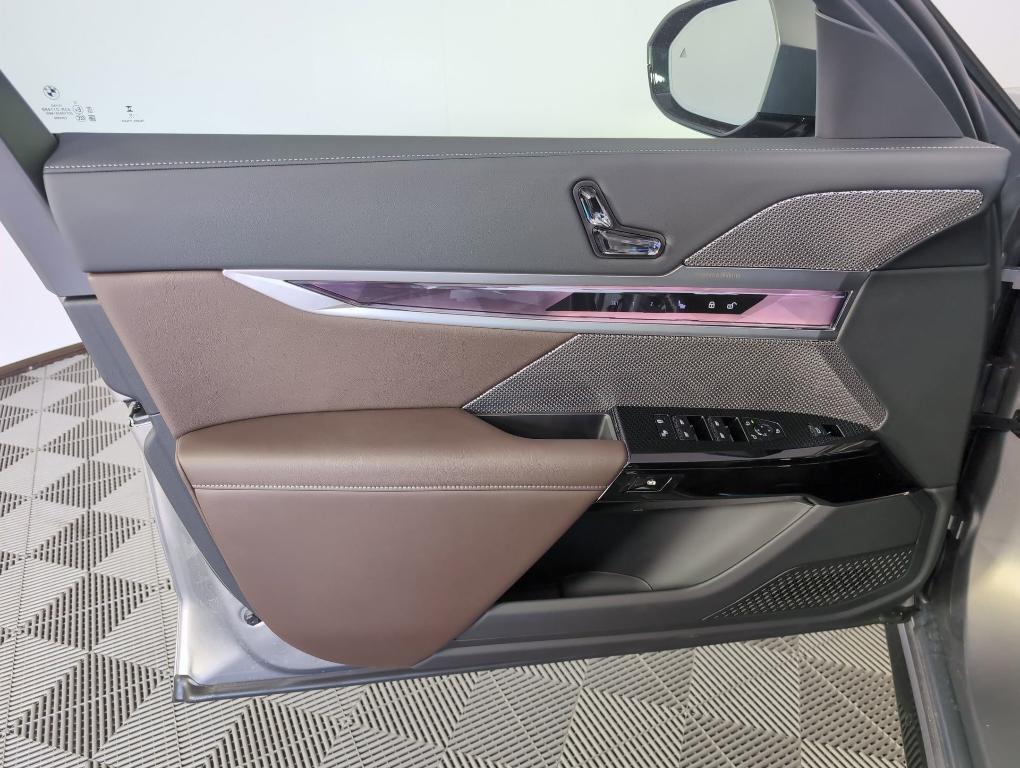 new 2025 BMW 760 car, priced at $132,125