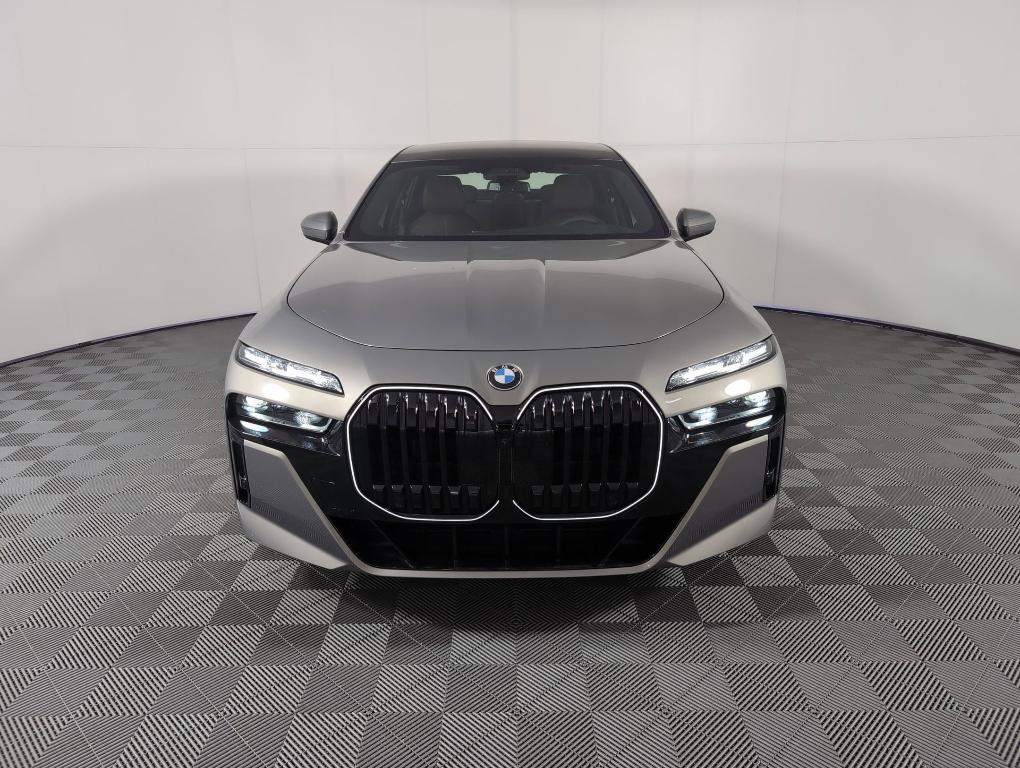 new 2025 BMW 760 car, priced at $132,125