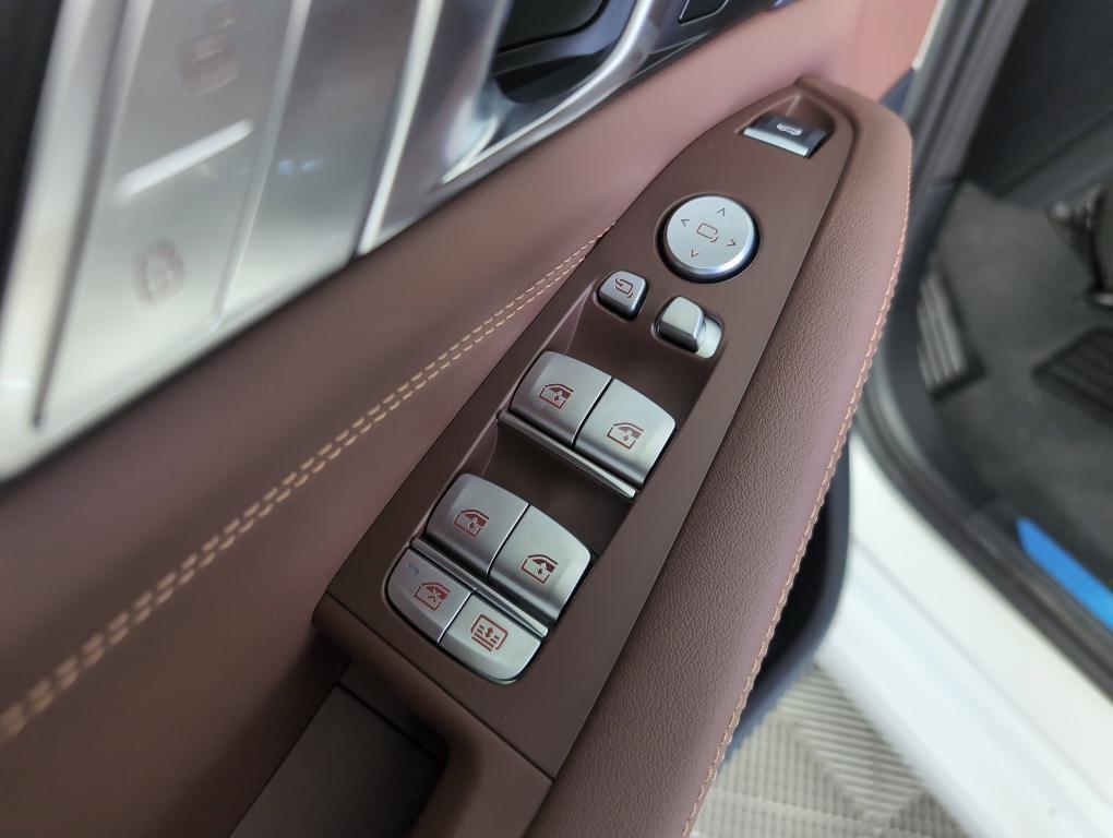 new 2026 BMW X7 car, priced at $93,740
