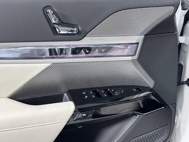 new 2025 BMW 760 car, priced at $126,325