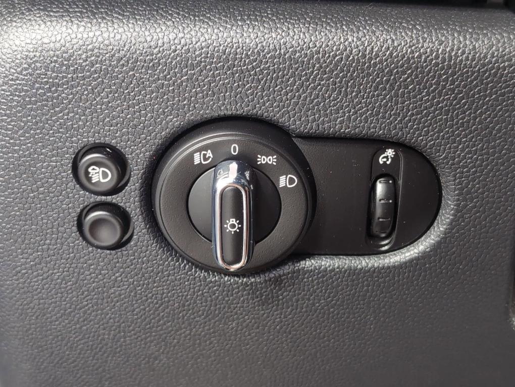 used 2023 MINI Hardtop car, priced at $25,999