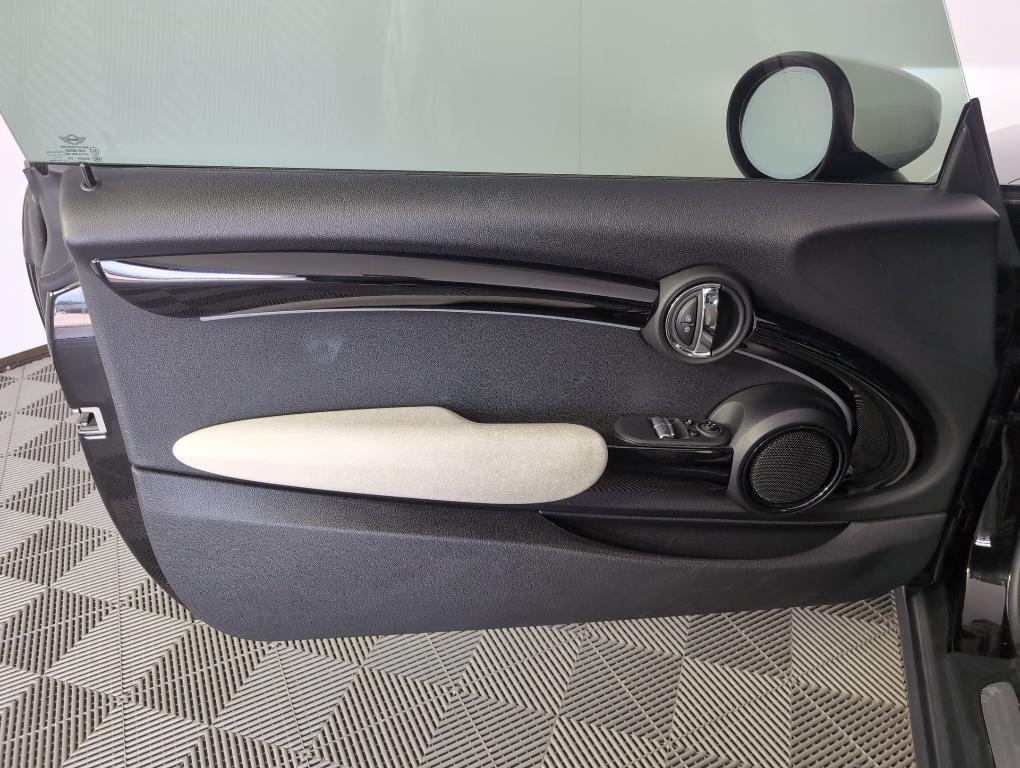 used 2022 MINI SE Hardtop car, priced at $20,999