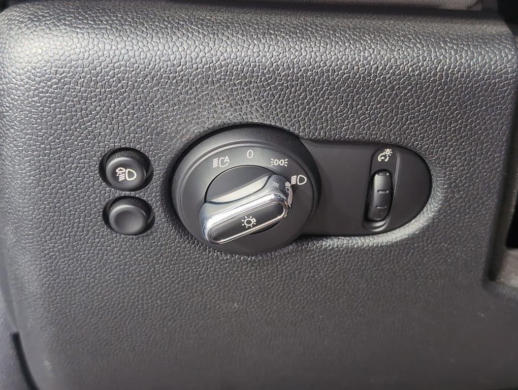 used 2022 MINI SE Hardtop car, priced at $20,999