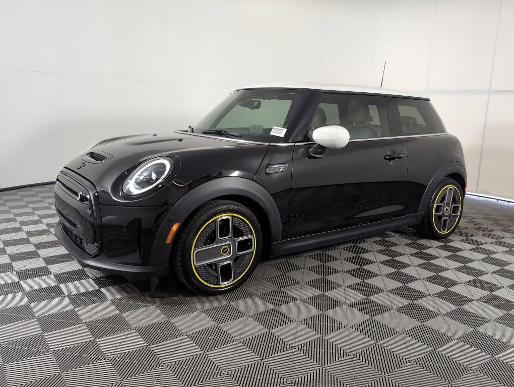 used 2022 MINI SE Hardtop car, priced at $20,999