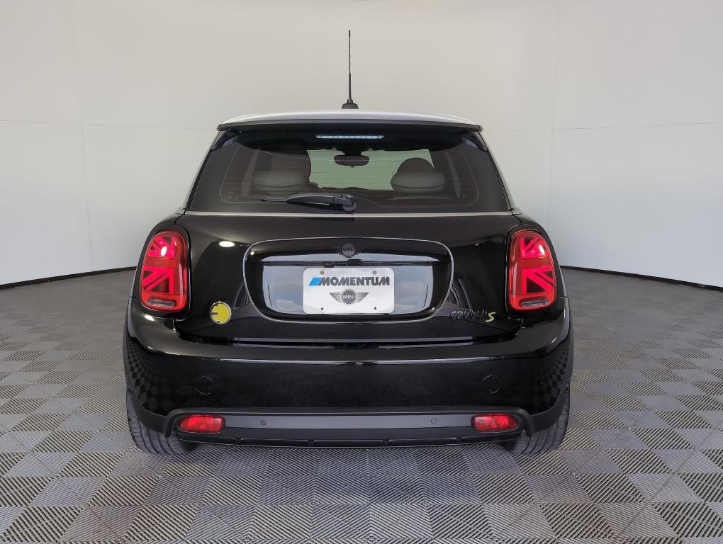 used 2022 MINI SE Hardtop car, priced at $20,999