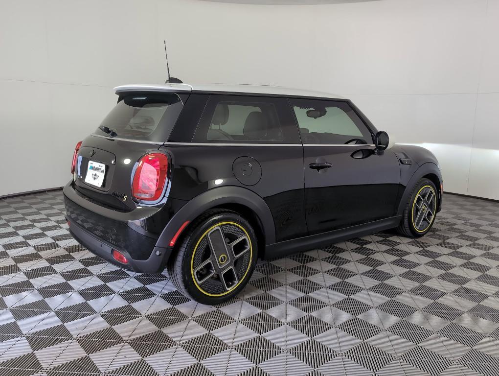 used 2022 MINI SE Hardtop car, priced at $20,999