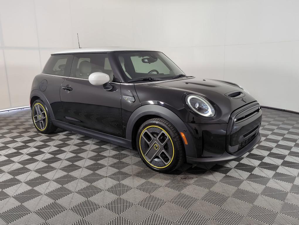 used 2022 MINI SE Hardtop car, priced at $20,999
